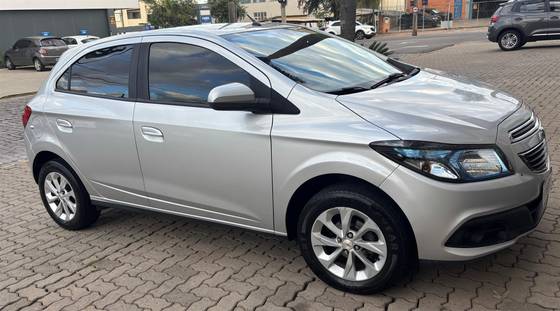 CHEVROLET ONIX 1.4 MPFI LT 8V FLEX 4P MANUAL CHEVROLET ONIX 1.4 MPFI LT 8V FLEX 4P MANUAL